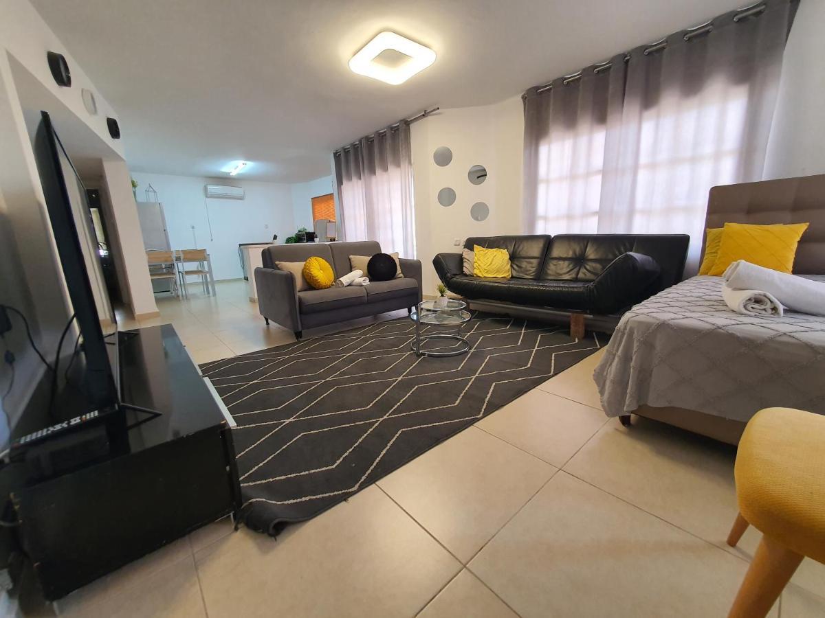 Barak Royal Suites 20 Garden Jacuzzi - ג'קוזי בחצר Eilat Extérieur photo