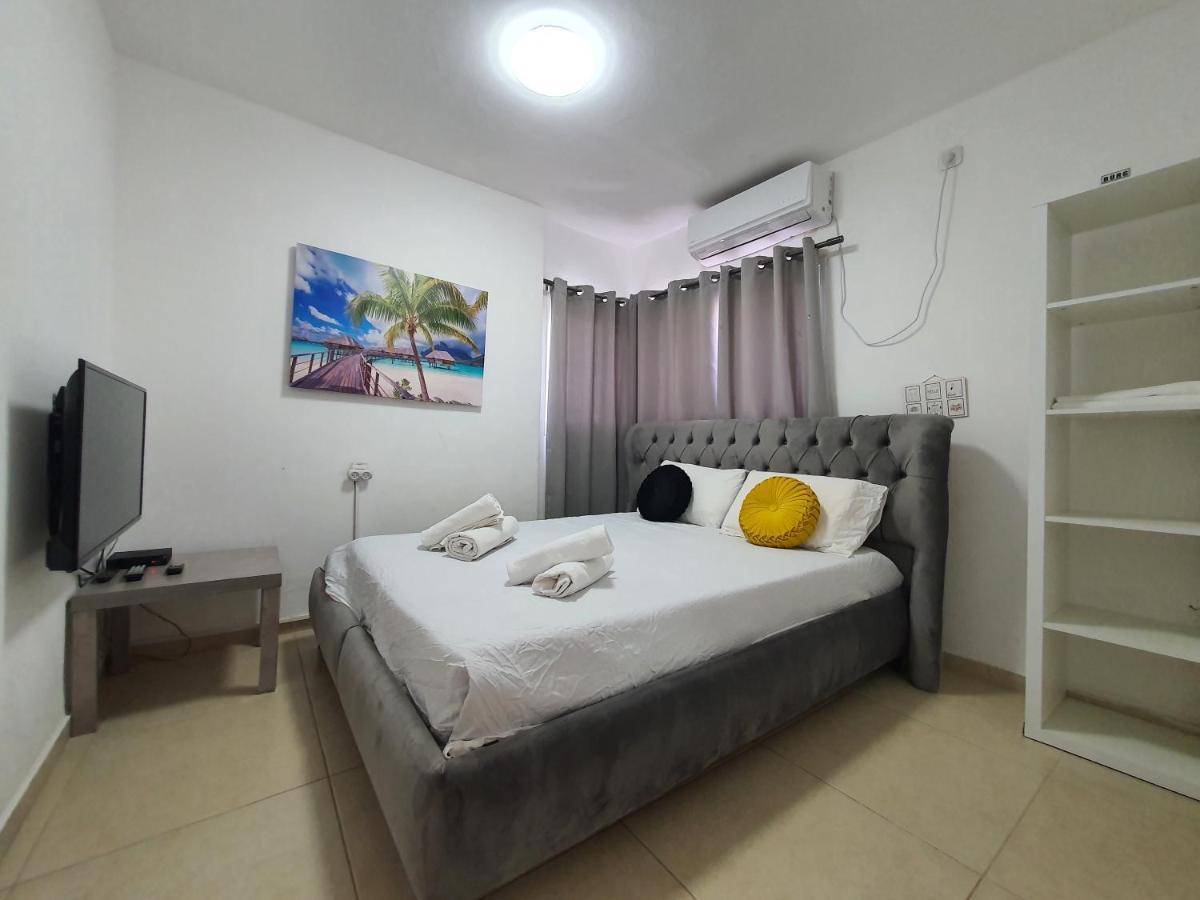 Barak Royal Suites 20 Garden Jacuzzi - ג'קוזי בחצר Eilat Extérieur photo