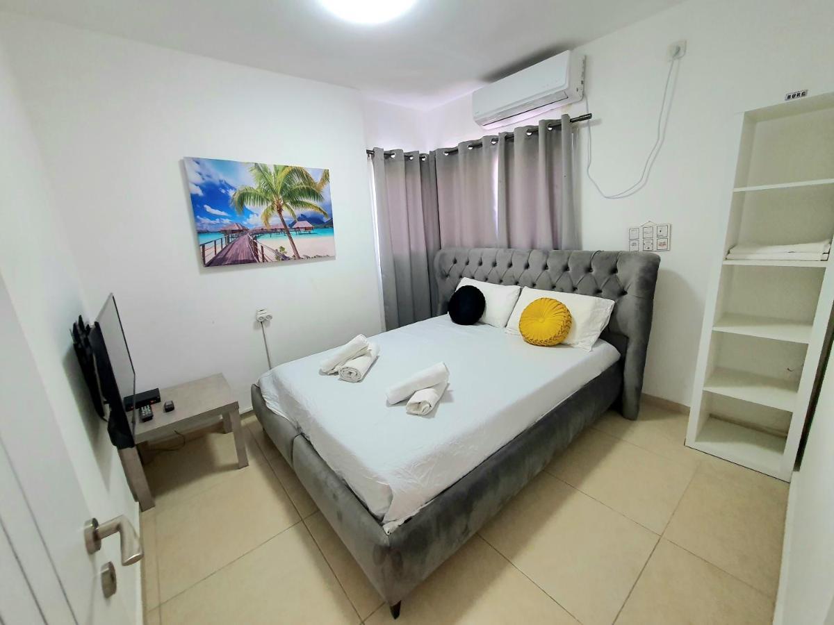 Barak Royal Suites 20 Garden Jacuzzi - ג'קוזי בחצר Eilat Extérieur photo