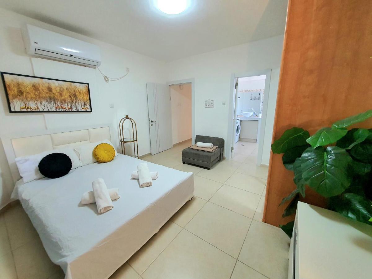 Barak Royal Suites 20 Garden Jacuzzi - ג'קוזי בחצר Eilat Extérieur photo